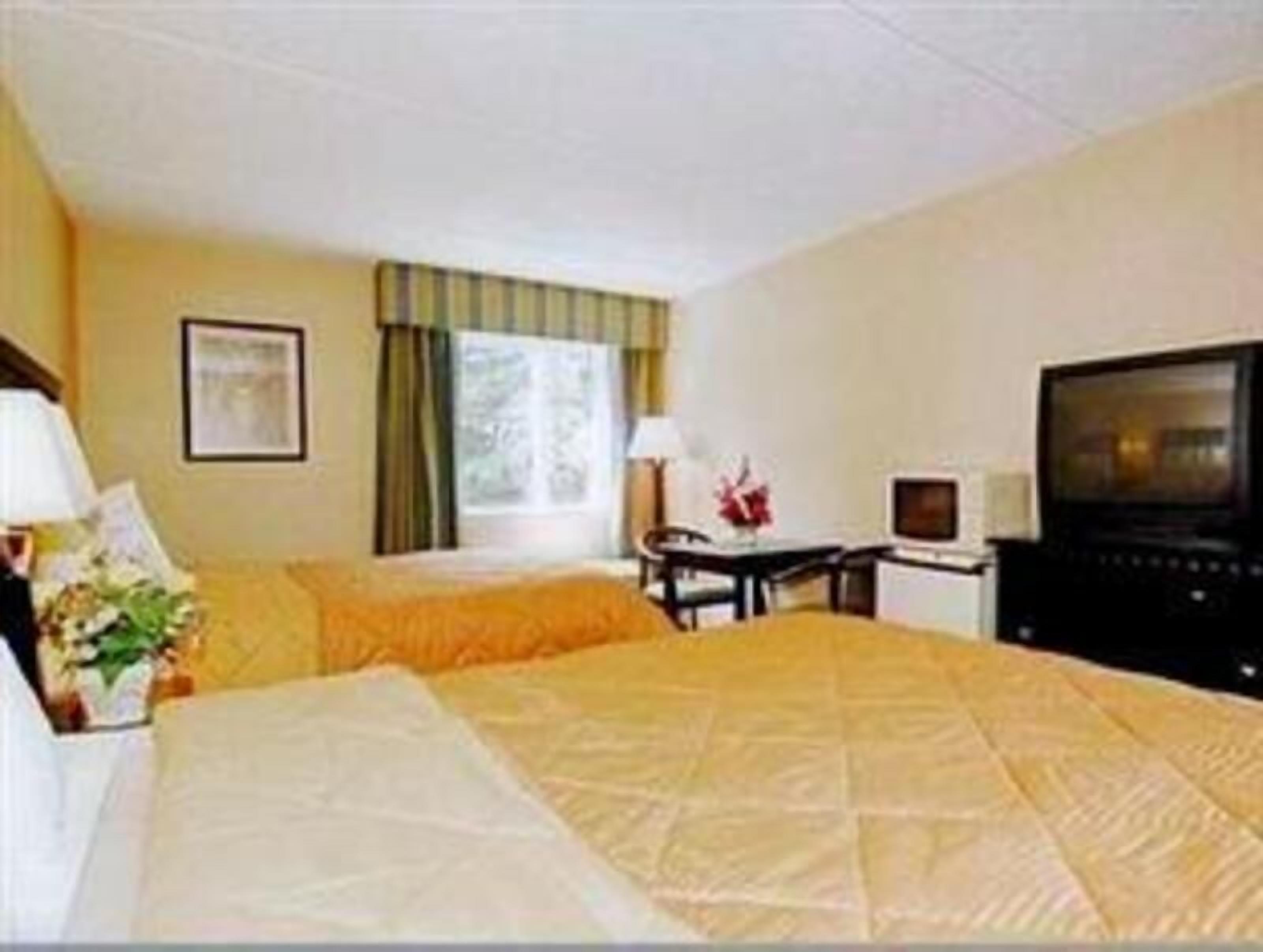 Premium bedding, pillowtop beds, desk, blackout drapes