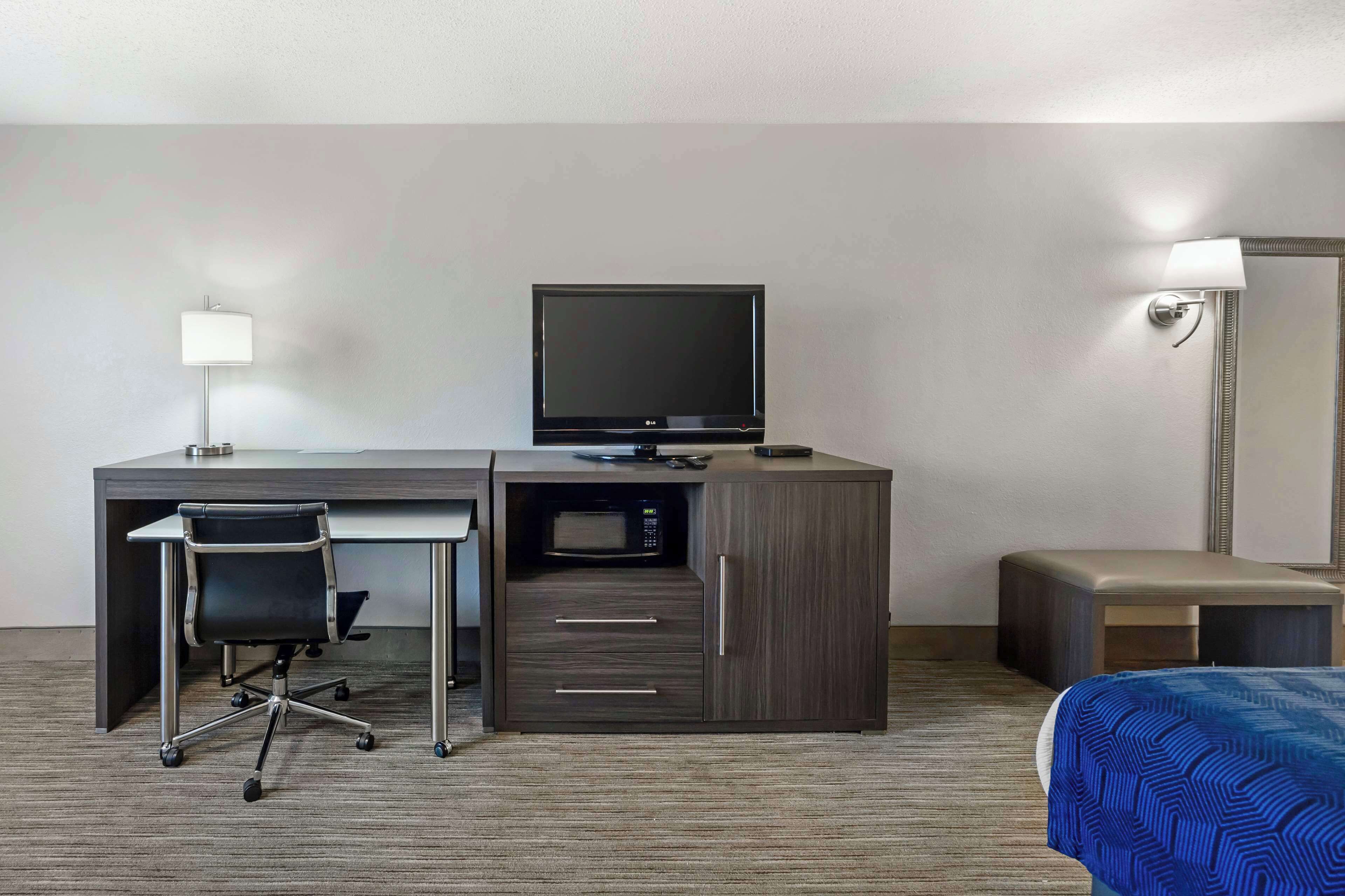 standard room, 1 king bed, non smoking, refrigerator & microwave (not pet friendly) | in-room safe, individually decorated, individually furnished, desk