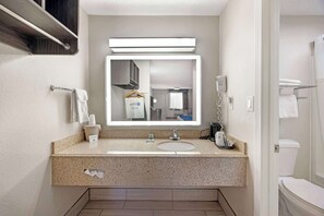 Combined shower/bathtub, free toiletries, hair dryer, towels - Best Western Dickson (Dickson)