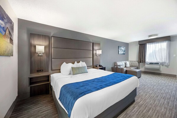 Standard Room, 1 King Bed, Non Smoking, Refrigerator & Microwave (Not Pet Friendly) | In-room safe, individually decorated, individually furnished, desk - Best Western Dickson (Dickson)