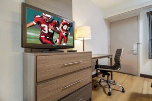 1 bedroom, down duvets, desk, laptop workspace
