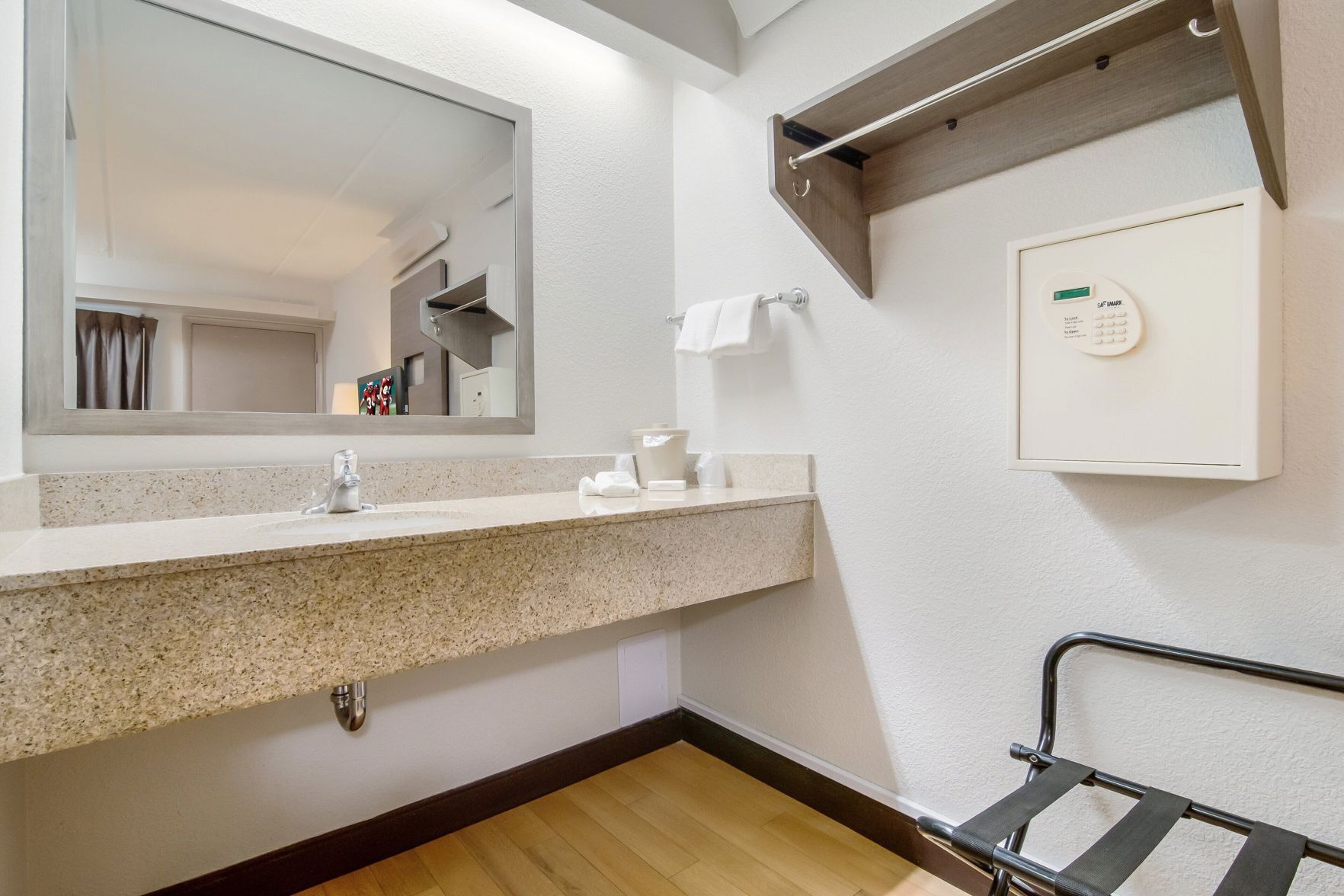 Bathroom | Free toiletries, towels