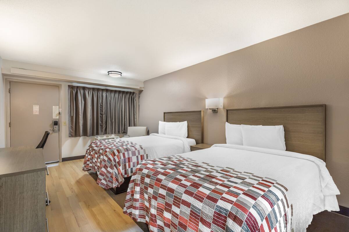 Standard Room, 2 Double Beds (Smoke Free) | Down comforters, desk, blackout drapes, cribs (free)
