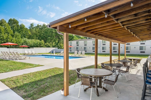 Seasonal outdoor pool, sun loungers