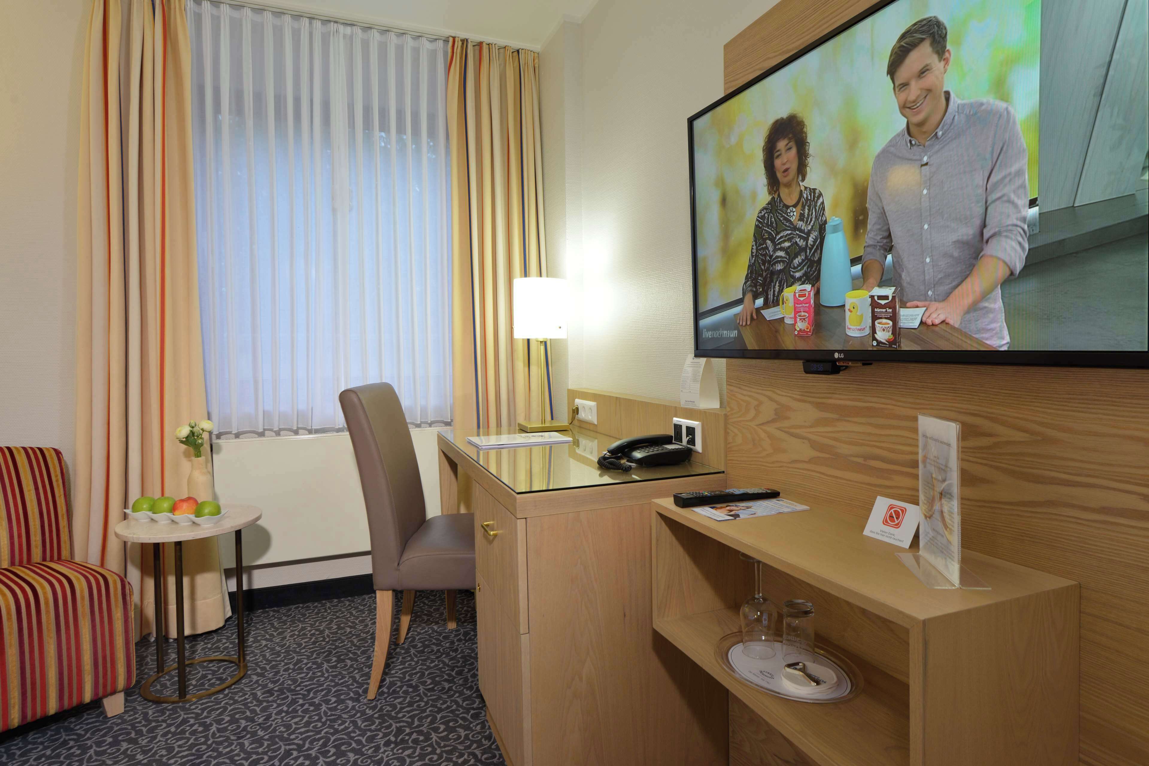 economy room, 1 single bed | hypo-allergenic bedding, in-room safe, desk, soundproofing