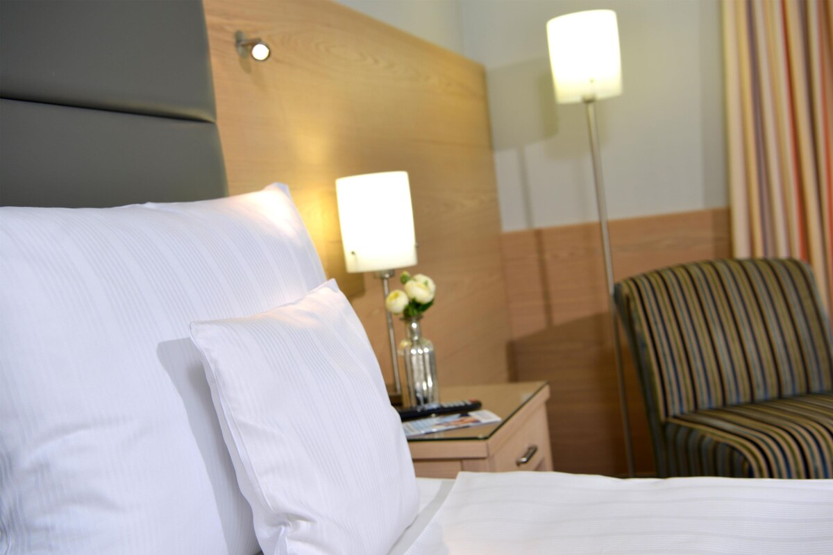 Standard Room, 1 Single Bed | Hypo-allergenic bedding, in-room safe, desk, soundproofing