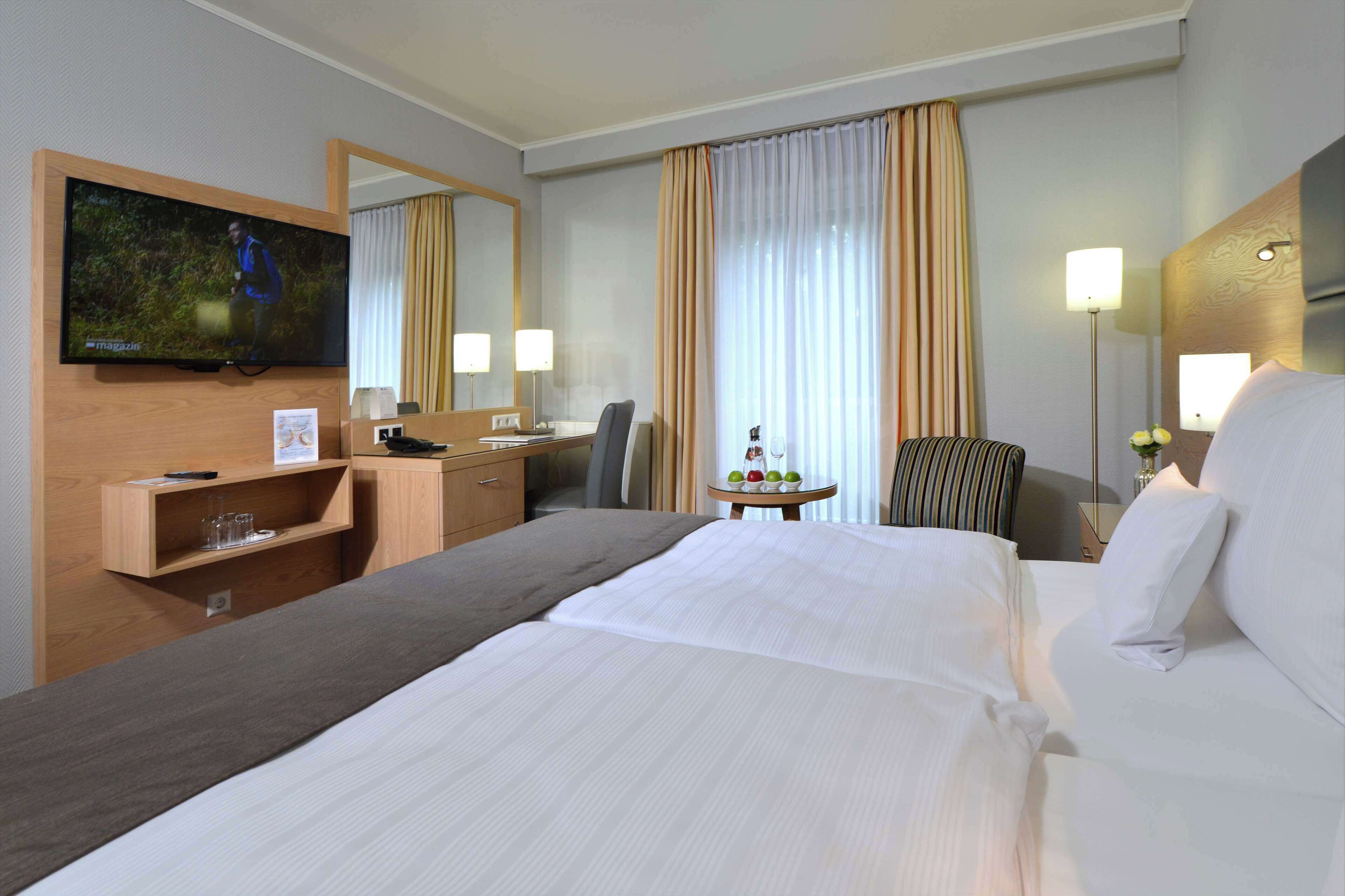 standard room, 1 double bed | hypo-allergenic bedding, in-room safe, desk, soundproofing