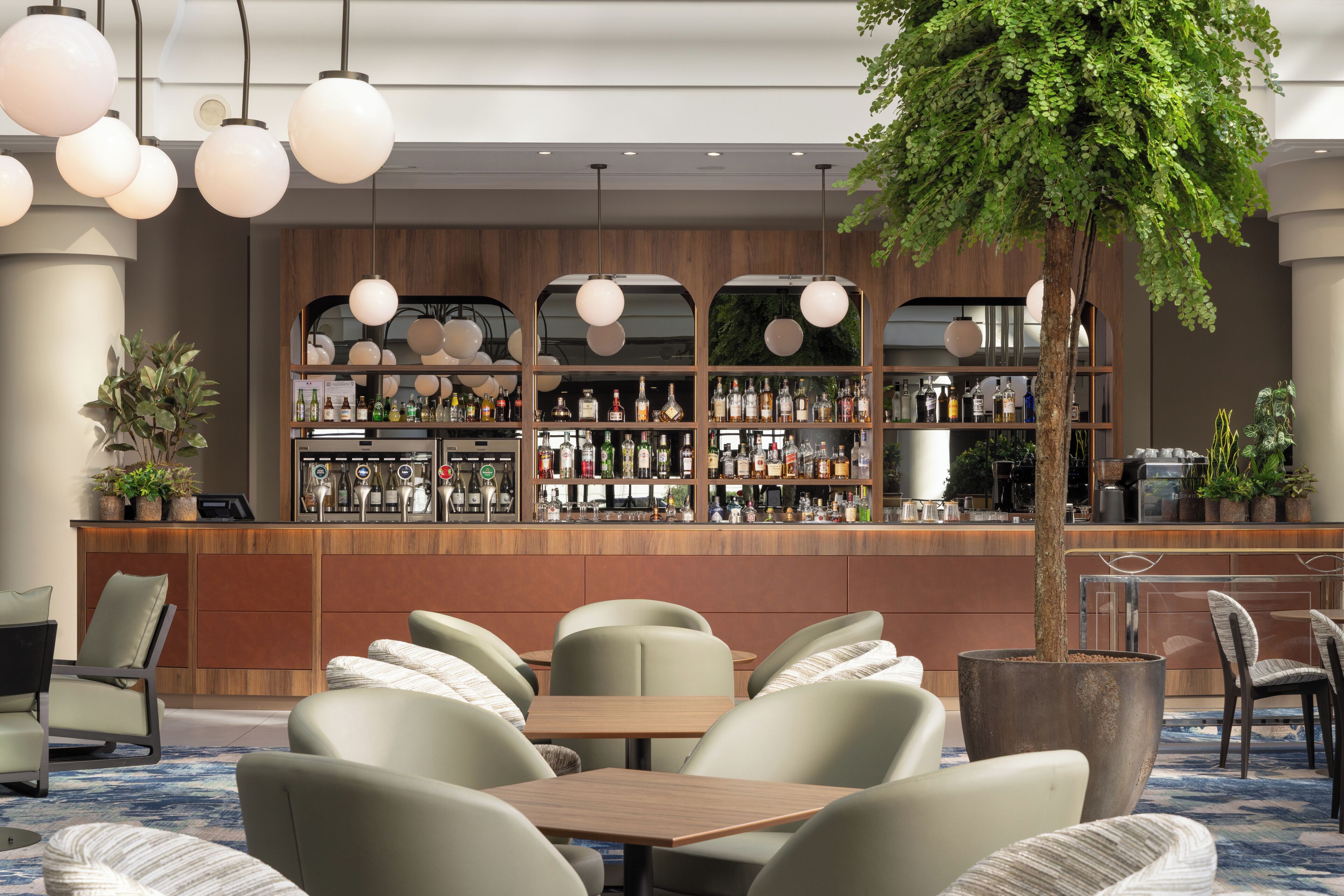 serves breakfast, lunch and dinner