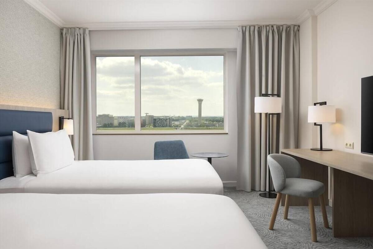 Premium bedding, in-room safe, laptop workspace, blackout curtains