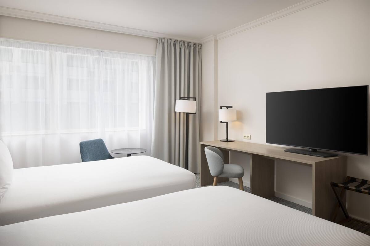Executive Room, 2 Single Beds | Premium bedding, in-room safe, laptop workspace, blackout curtains