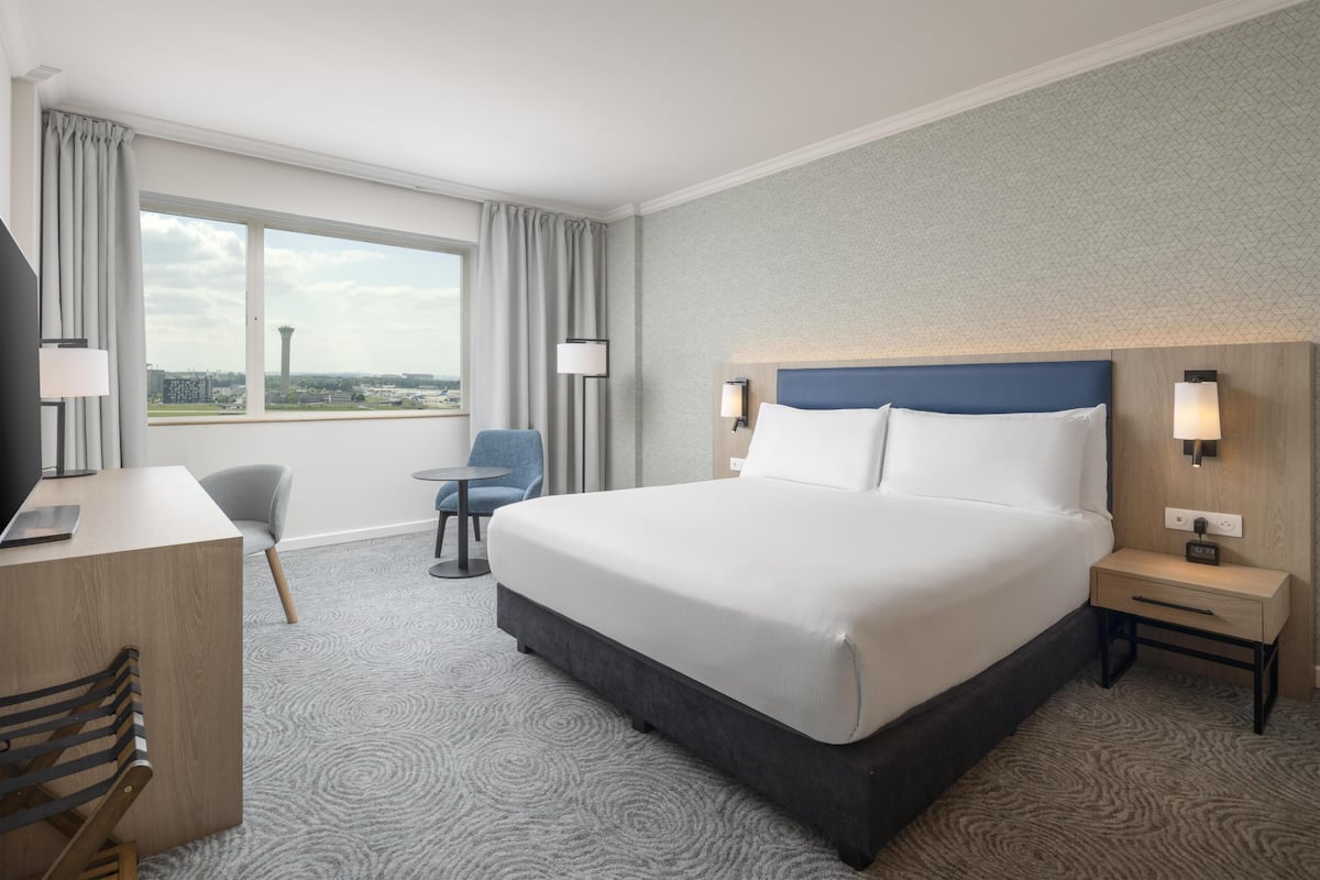 Executive Room, 1 King Bed (Newly Renovated) | Premium bedding, in-room safe, laptop workspace, blackout curtains