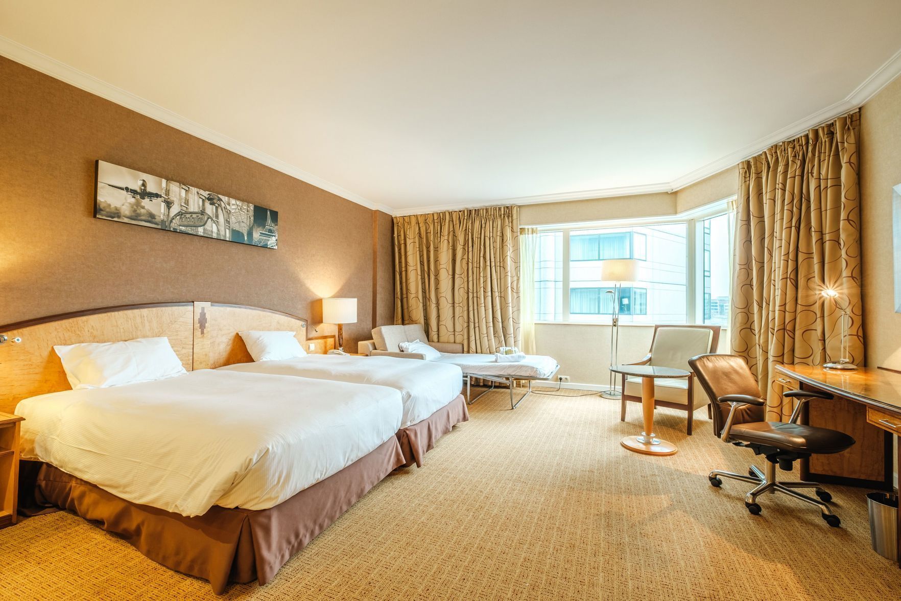 Premium bedding, in-room safe, laptop workspace, blackout curtains