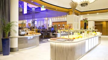 Bữa sáng buffet hàng ngày (30 EUR/mỗi người)