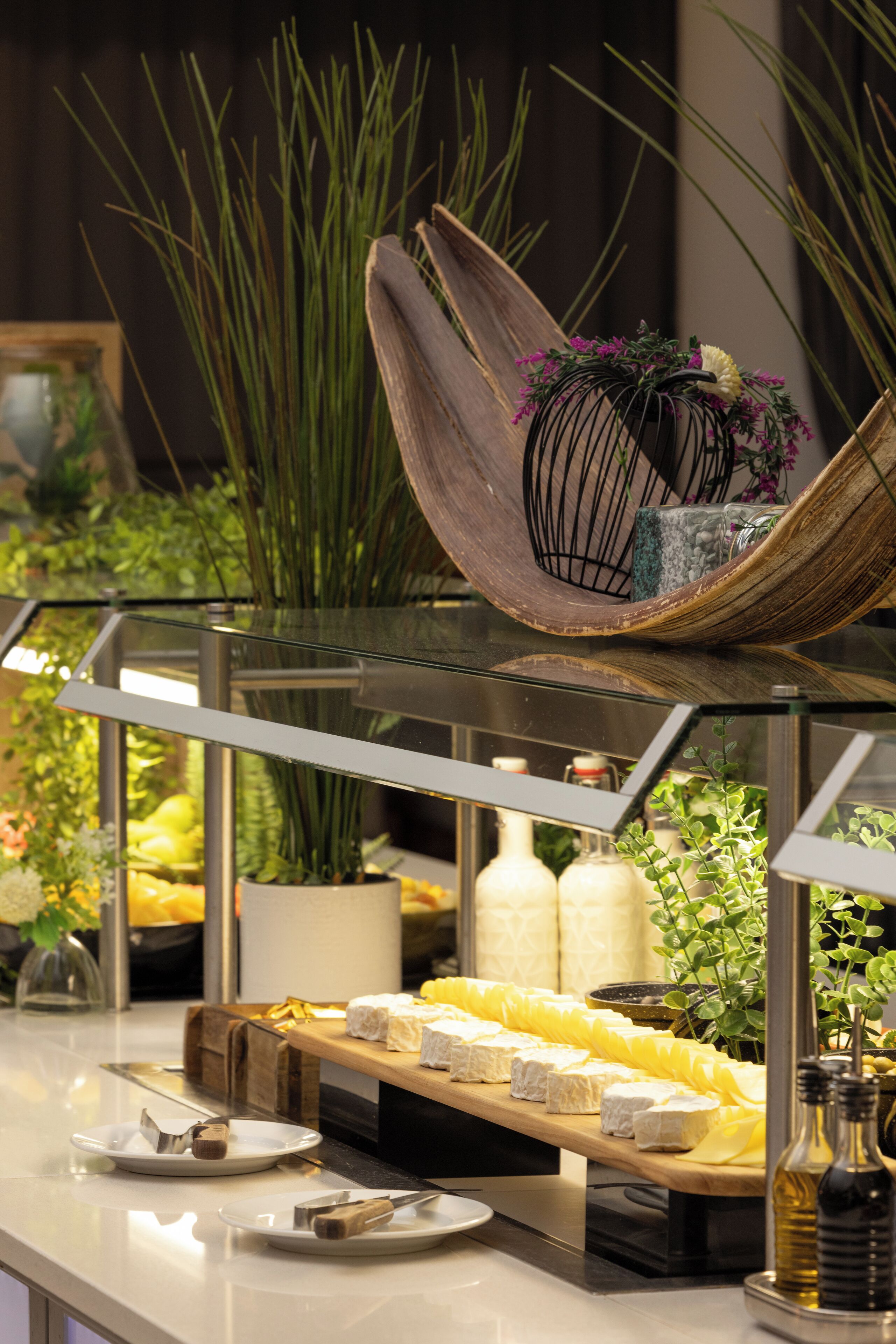 daily buffet breakfast (eur 30 per person)