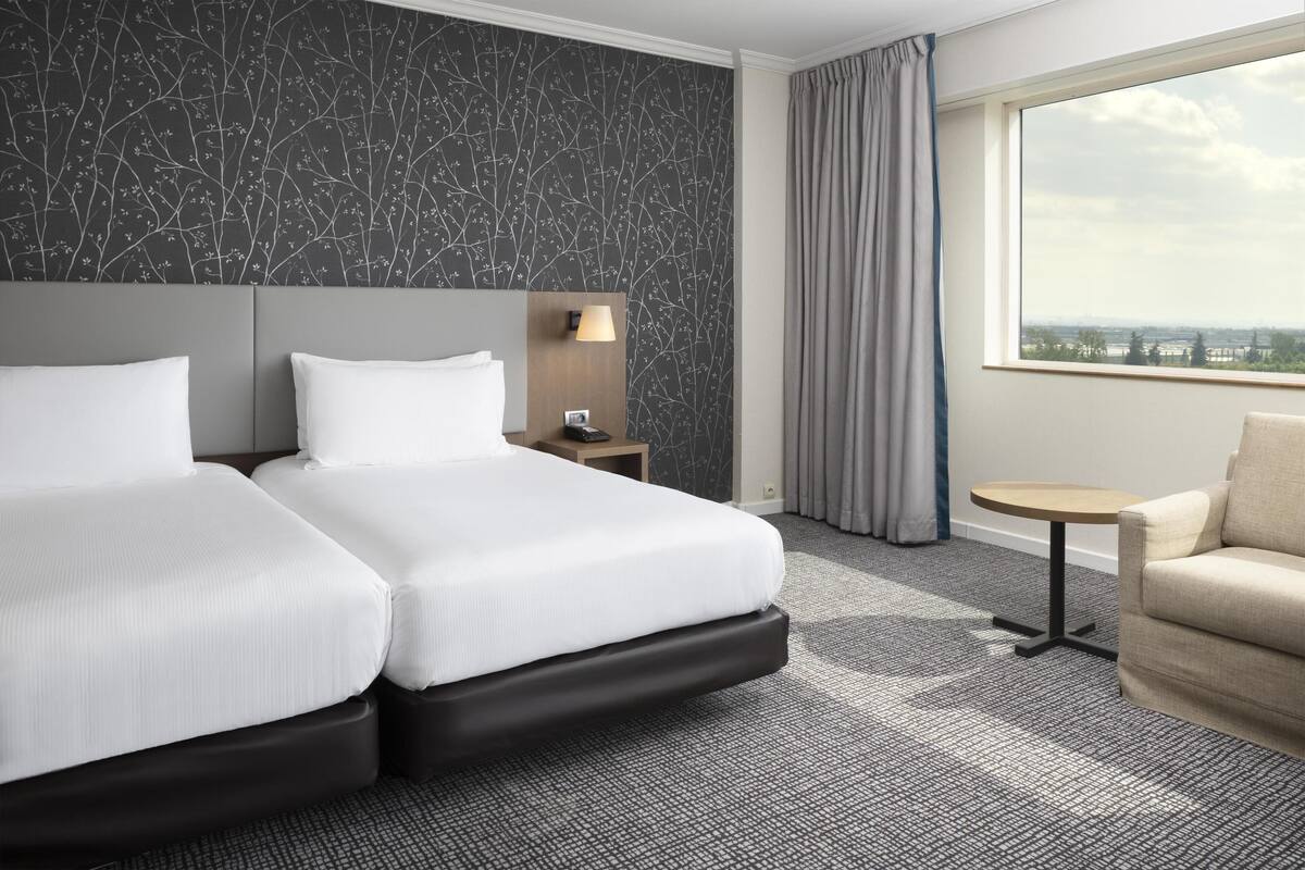Family Twin Room | Premium bedding, in-room safe, laptop workspace, blackout curtains