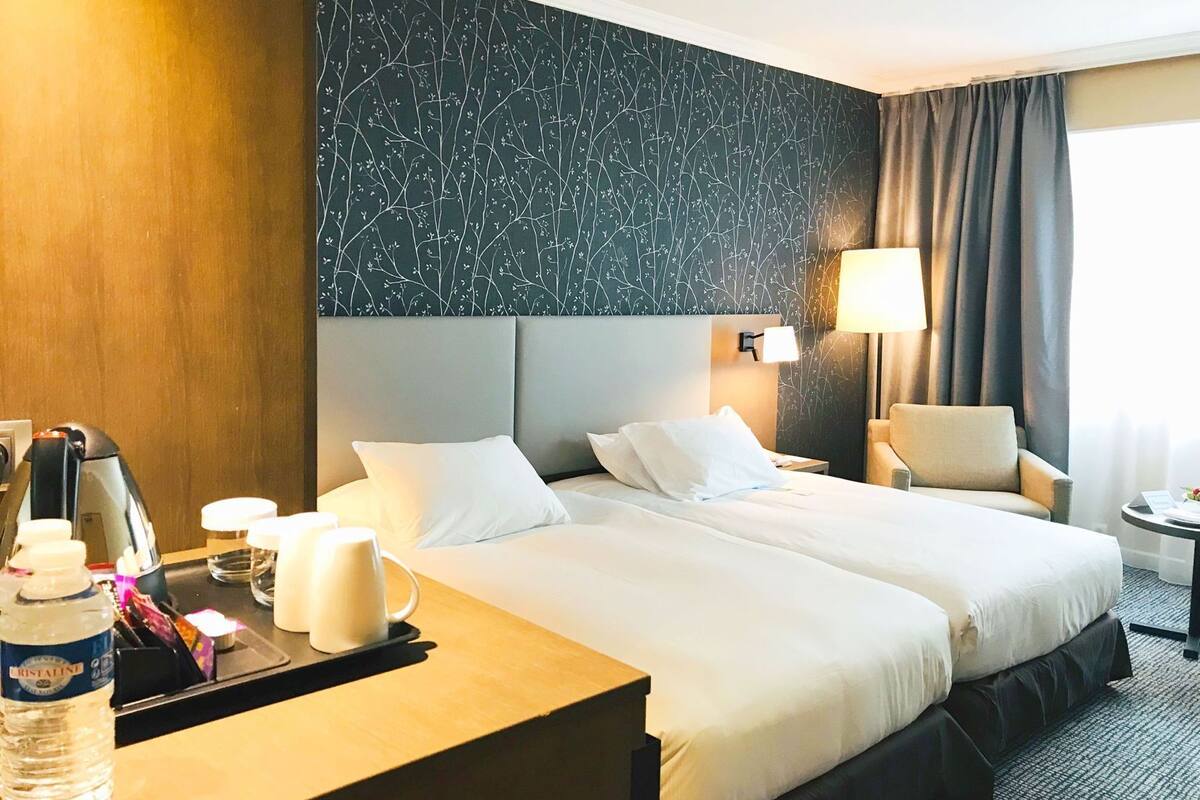 Premium bedding, in-room safe, laptop workspace, blackout curtains