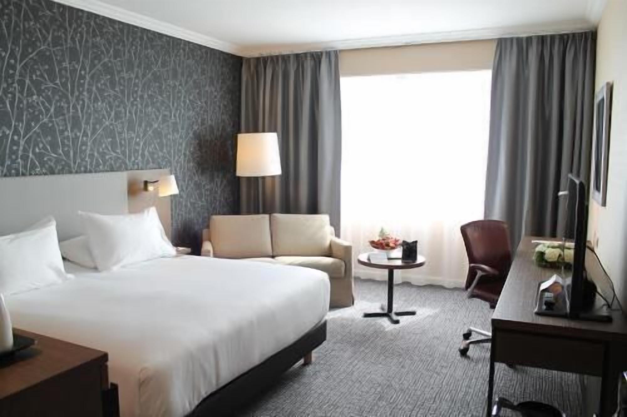 Premium bedding, in-room safe, laptop workspace, blackout curtains