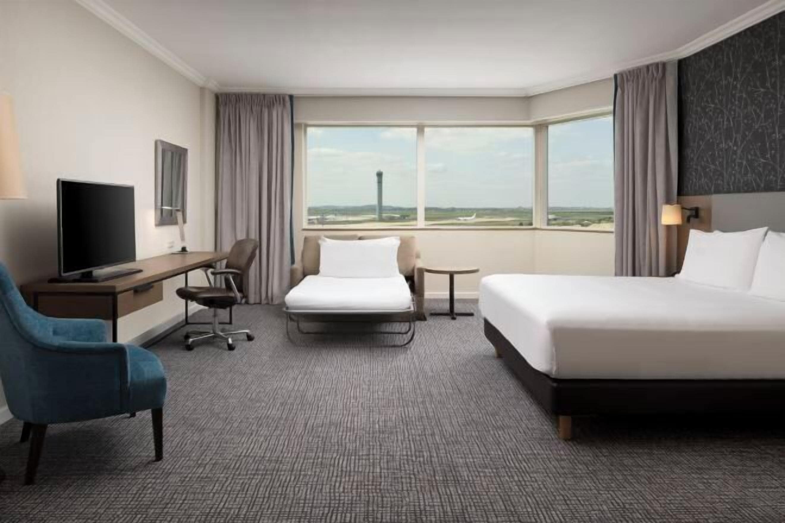 Ylelliset vuodevaatteet, tallelokero huoneessa