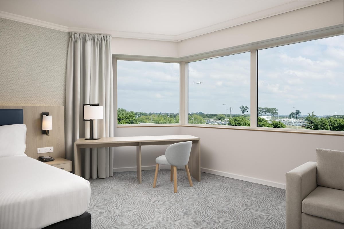 familly executive room, 1 king bed (plus, newly renovated) | premium bedding, in-room safe, laptop workspace, blackout curtains