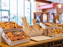 Se ofrece un desayuno bufé todos los días (por un coste adicional)