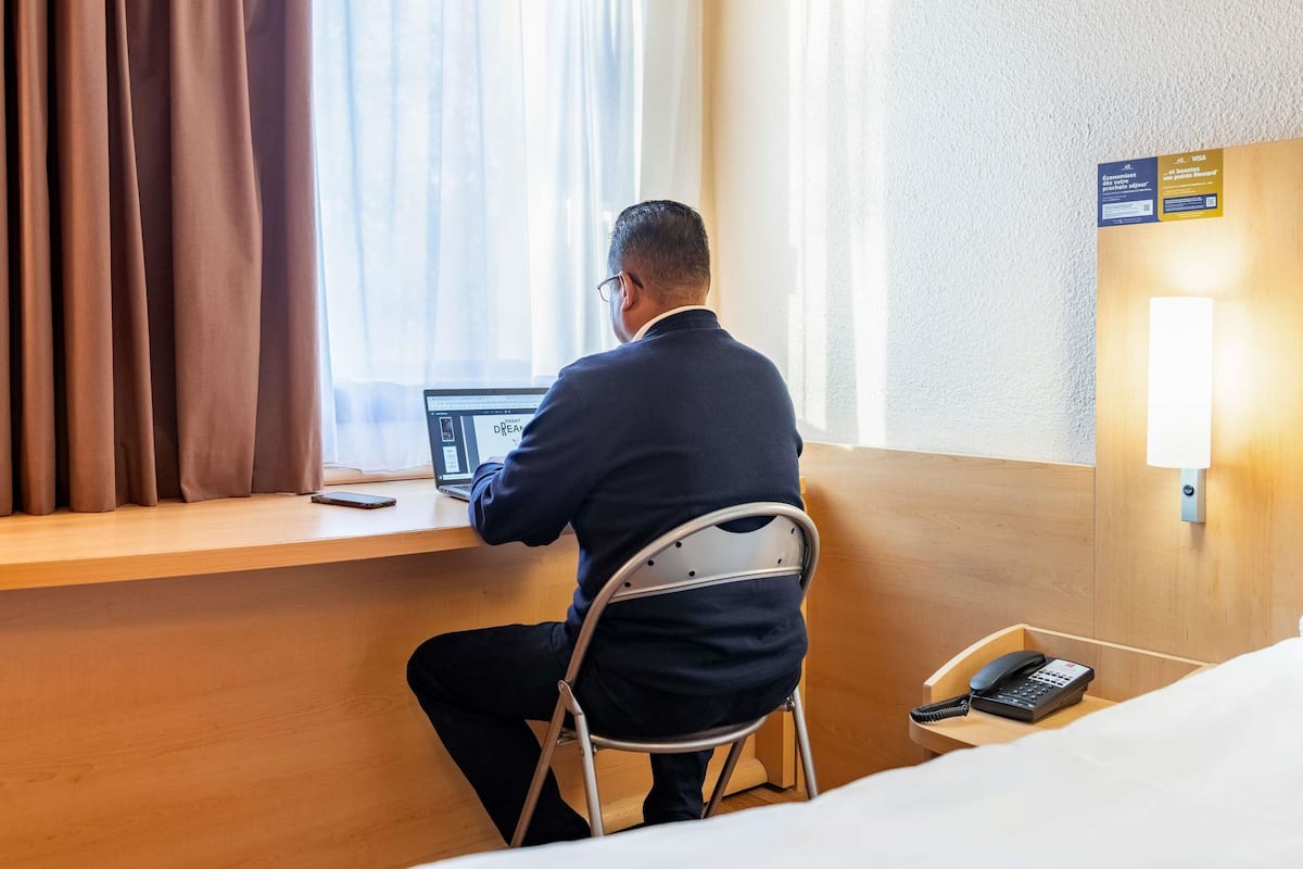 Chambre Standard avec lits jumeaux, 2 lits une place | Literie de qualité supérieure, surmatelas, bureau, rideaux occultants