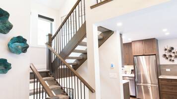 Casa adossada tradicional, diversos llits, cuina (3 Bedroom full kitch & Living area) | Caixa forta a l'habitació, decoració individual i mobiliari individual