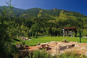 BBQ/picnic area - Vail Racquet Club Mountain Resort (Vail)