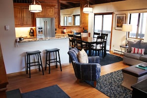 Traditional Condo, Multiple Beds, Kitchen (3 bedroom 3 bath condo)