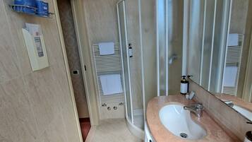 Compact Room | Bathroom | Shower, rainfall showerhead, free toiletries, hair dryer