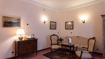 Junior Suite | Living area | Flat-screen TV