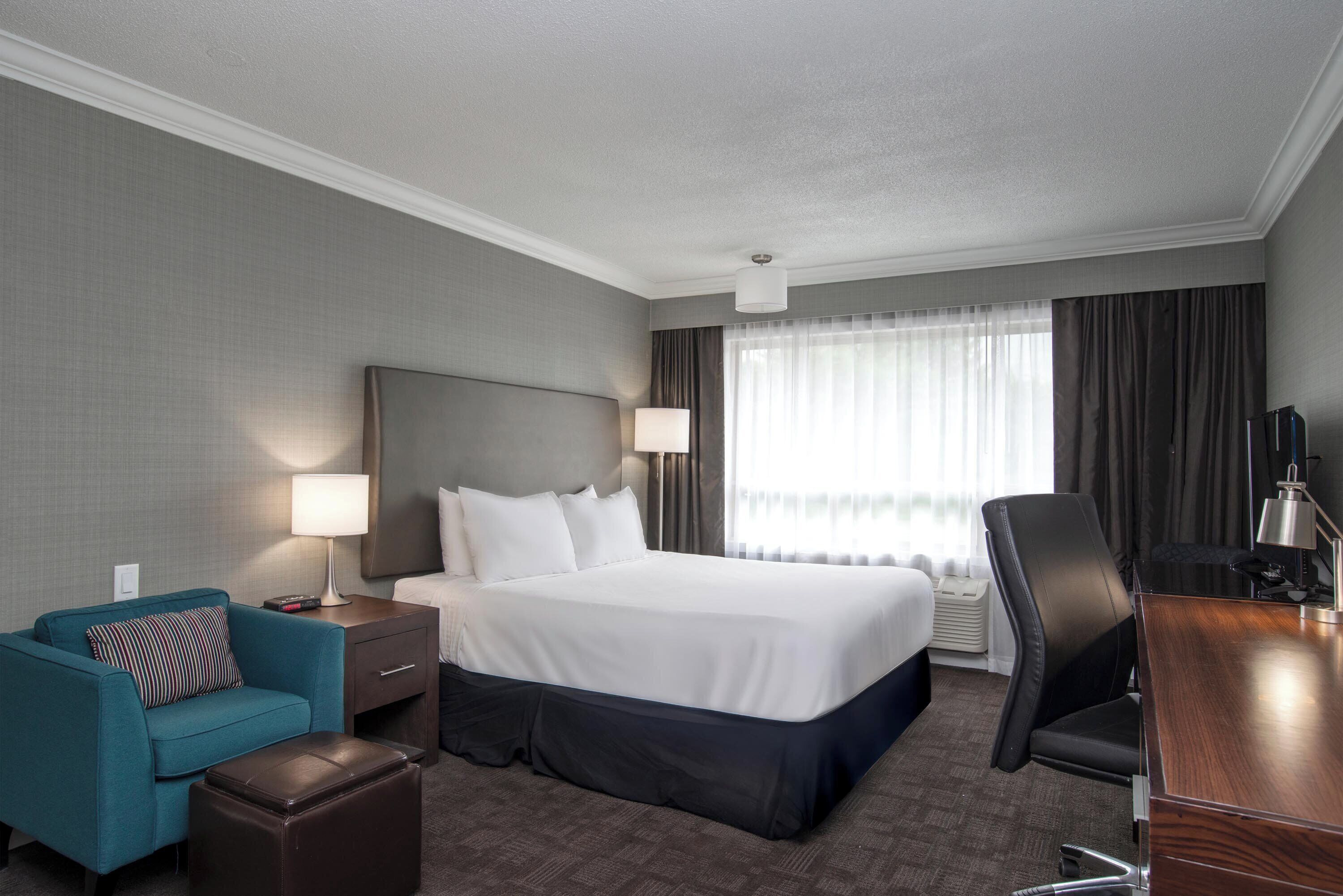 Escritorio y espacio para trabajar con laptop 