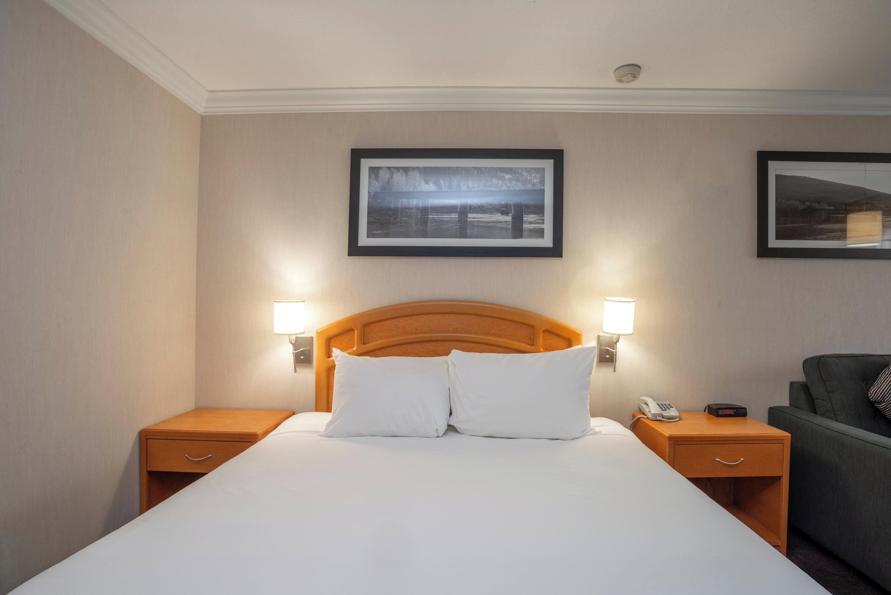 Escritorio y espacio para trabajar con laptop 