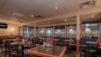 Breakfast, lunch and dinner served