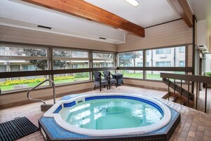 Indoor spa tub