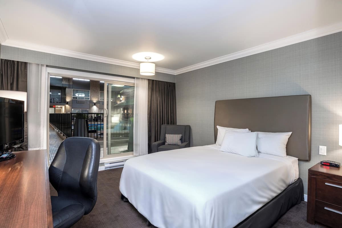 Escritorio y espacio para trabajar con laptop