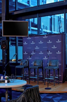 2 restaurants, breakfast, lunch, dinner served; American cuisine at Renaissance Nashville Hotel