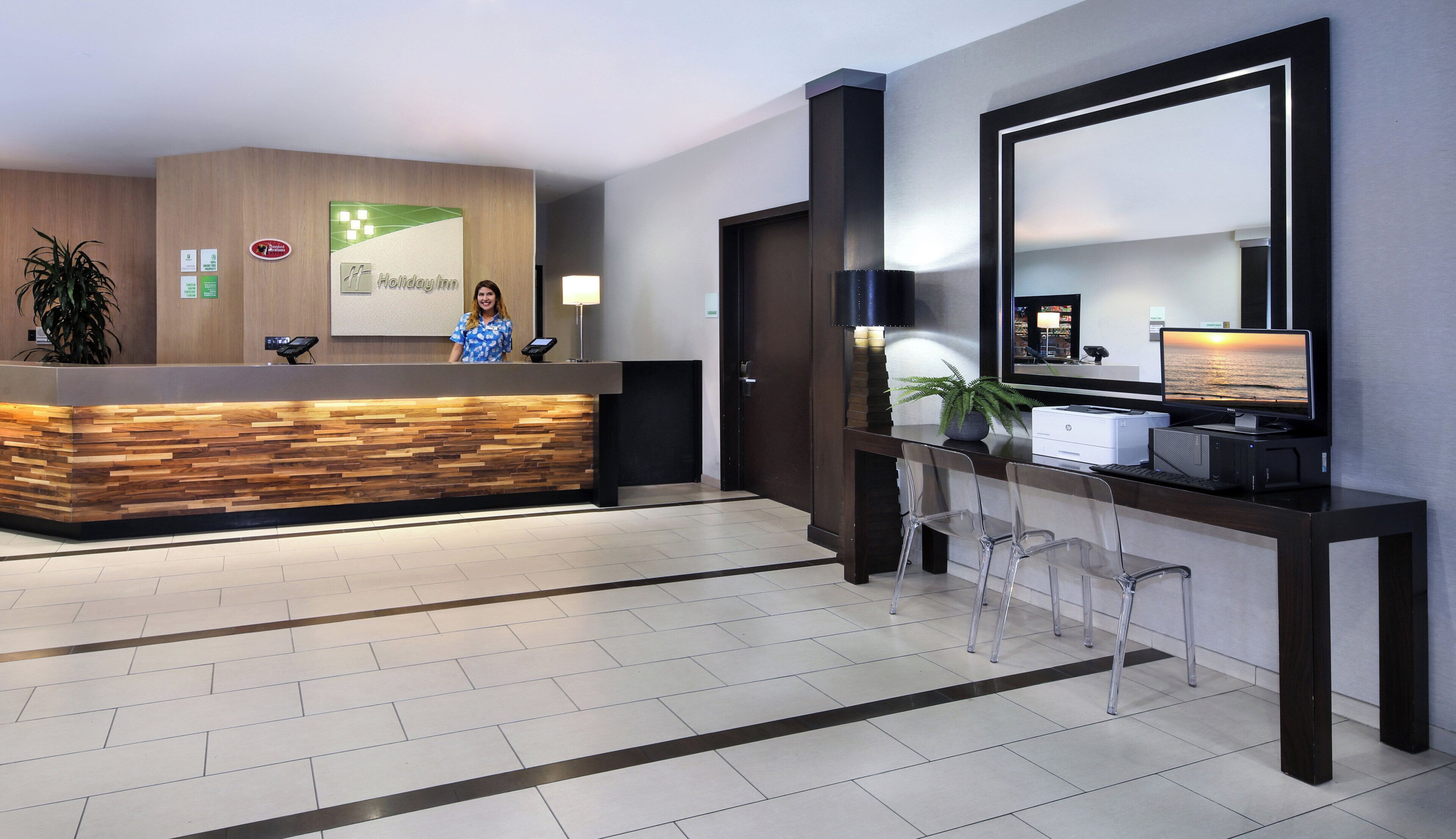 Photo - Holiday Inn Hotel & Suites Anaheim by IHG
