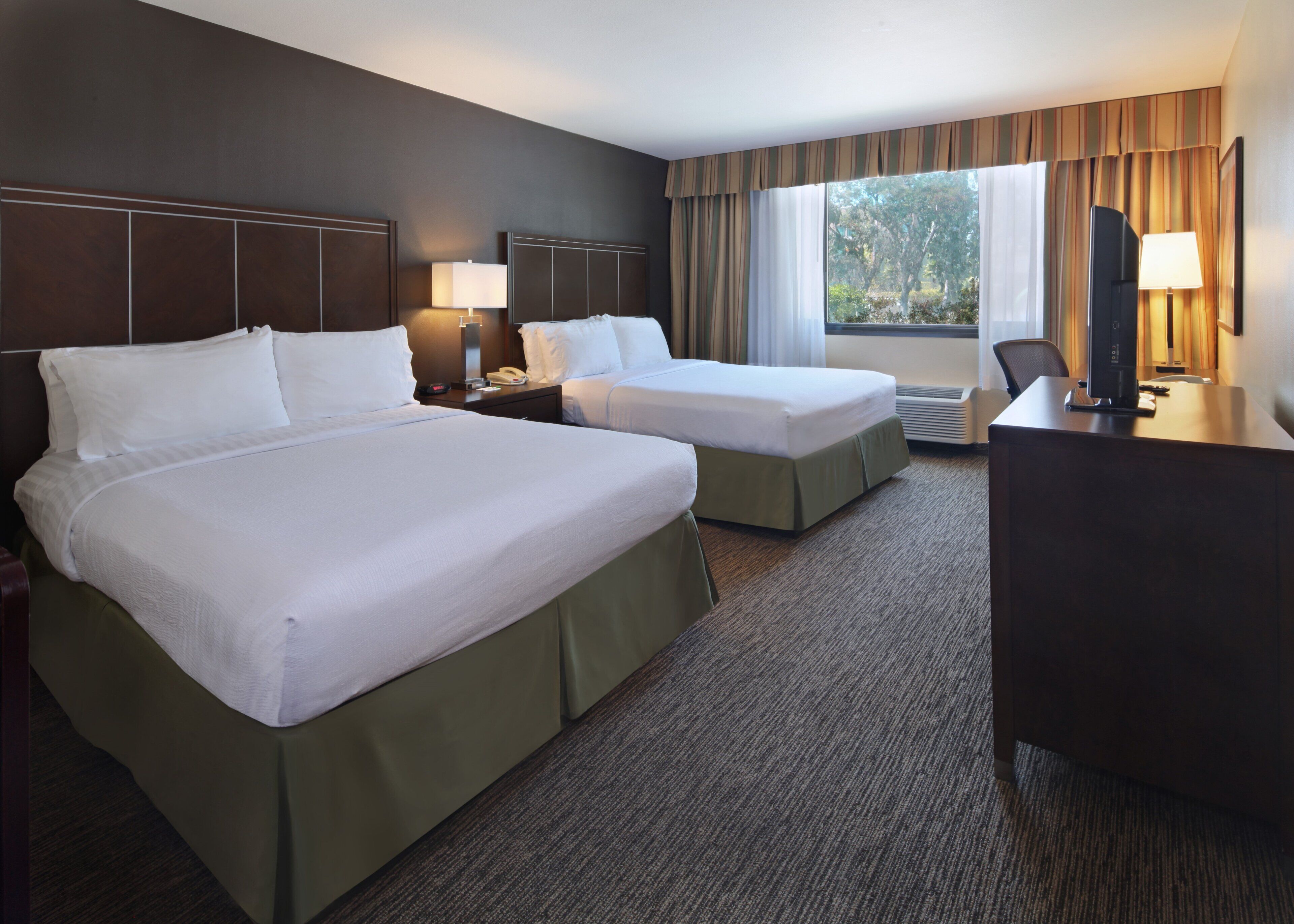 Photo - Holiday Inn Hotel & Suites Anaheim by IHG