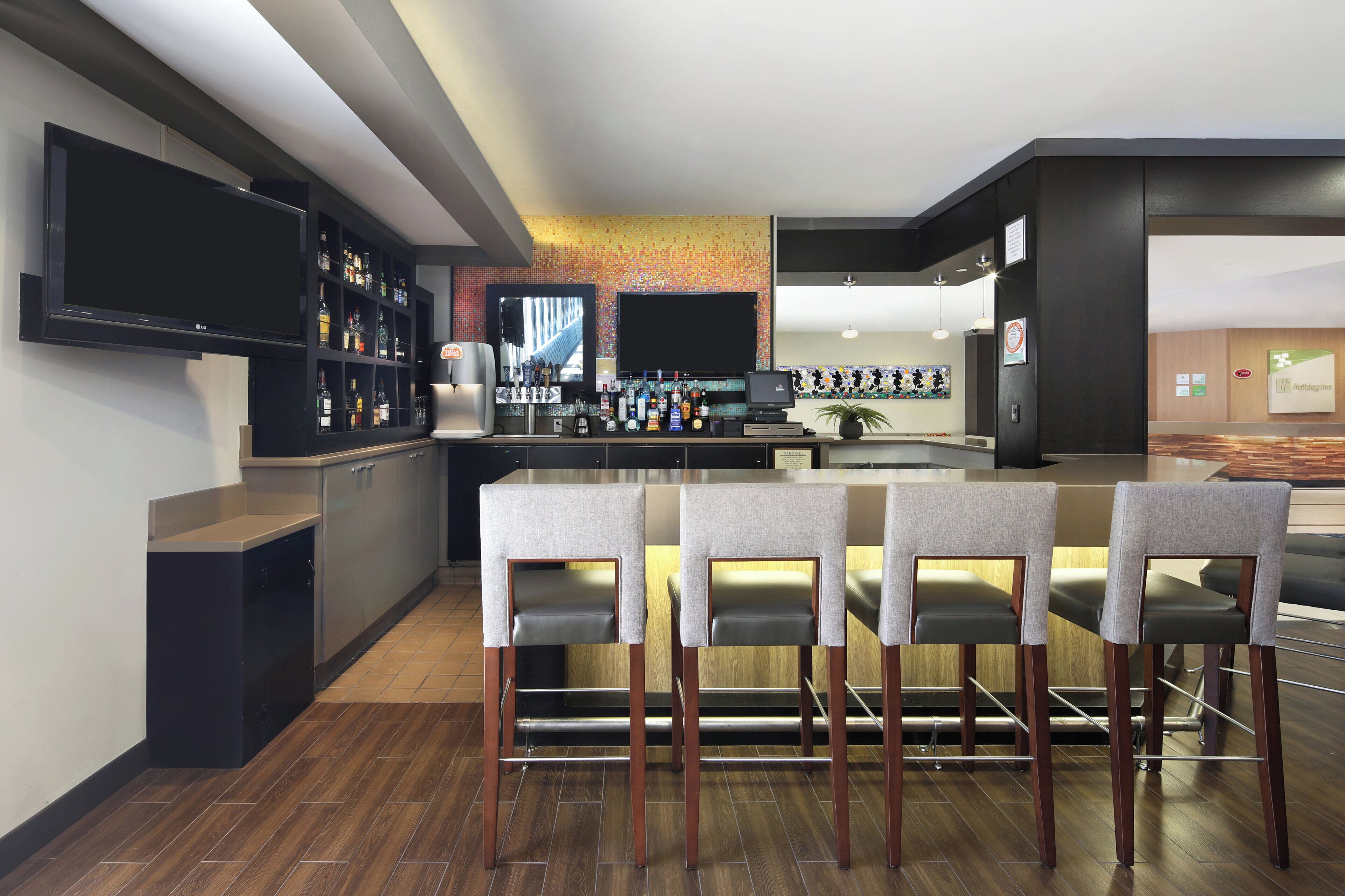 Photo - Holiday Inn Hotel & Suites Anaheim by IHG