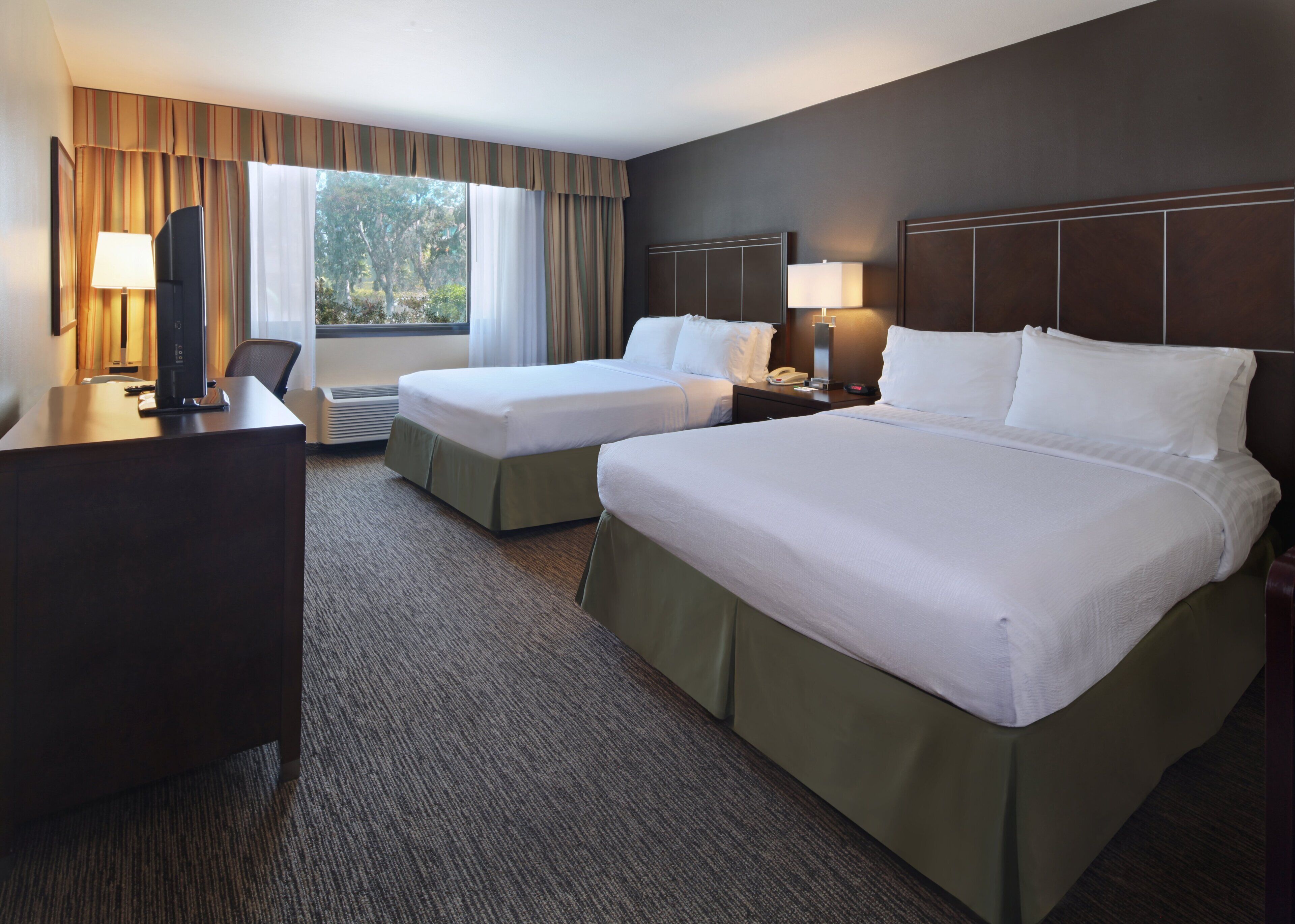 Photo - Holiday Inn Hotel & Suites Anaheim by IHG