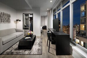 เพนท์เฮาส์ (Suite) | เครื่องนอนระดับพรีเมียม, ผ้านวมขนเป็ด, เตียงพร้อมฟูกเสริมที่นอน