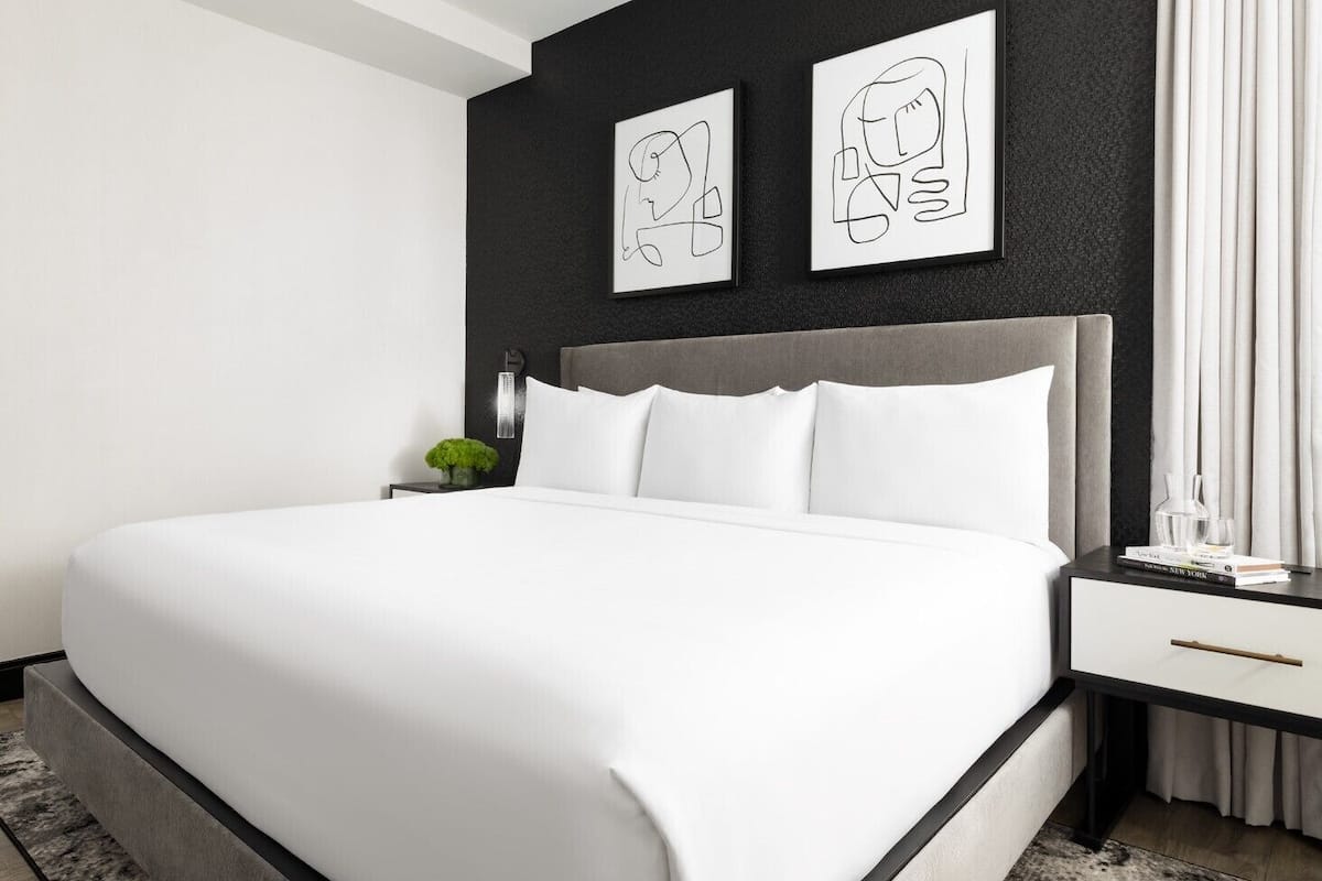 Standard Room, 1 King Bed