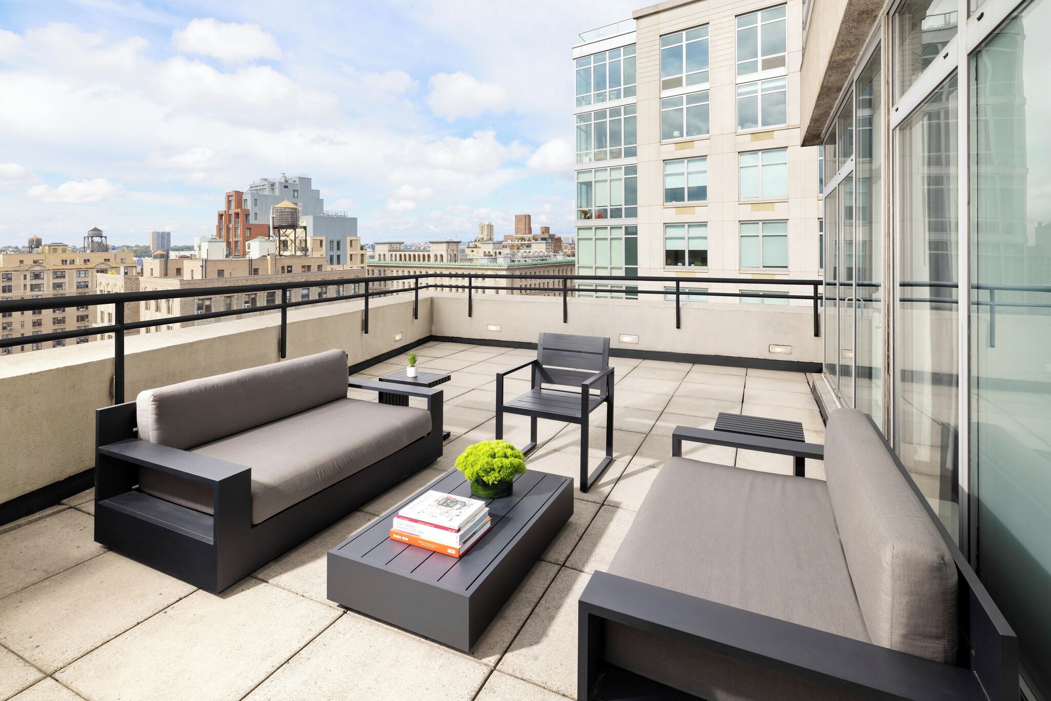 penthouse (suite) | premium bedding, down duvets, pillow-top beds, in-room safe