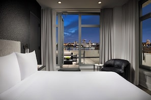 Penthouse (Suite) | Premium bedding, down duvets, pillow-top beds, in-room safe