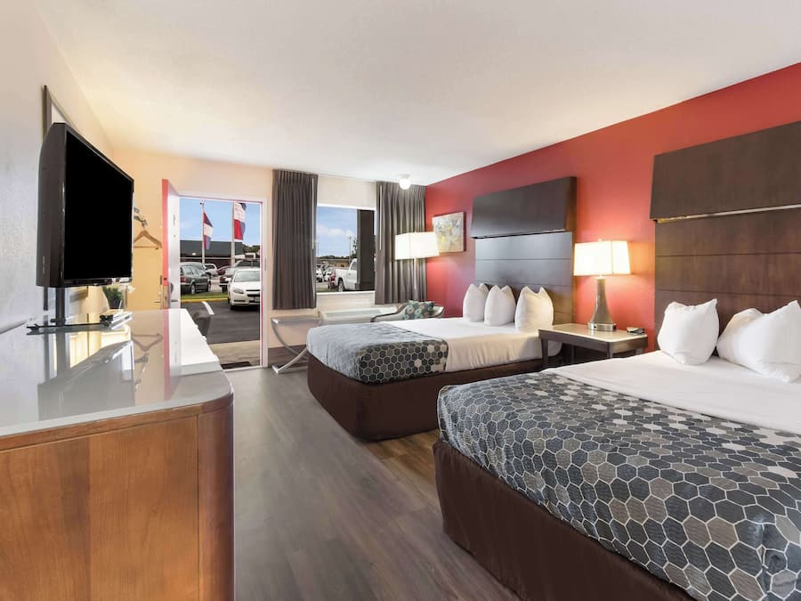 Standard Double Room, 2 Double Beds, Smoking | Desk, cribs/infant beds, rollaway beds, free WiFi