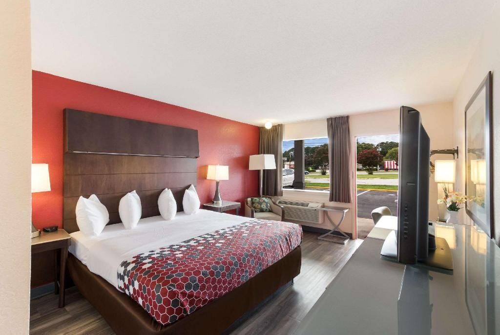 Desk, cribs/infant beds, rollaway beds, free WiFi