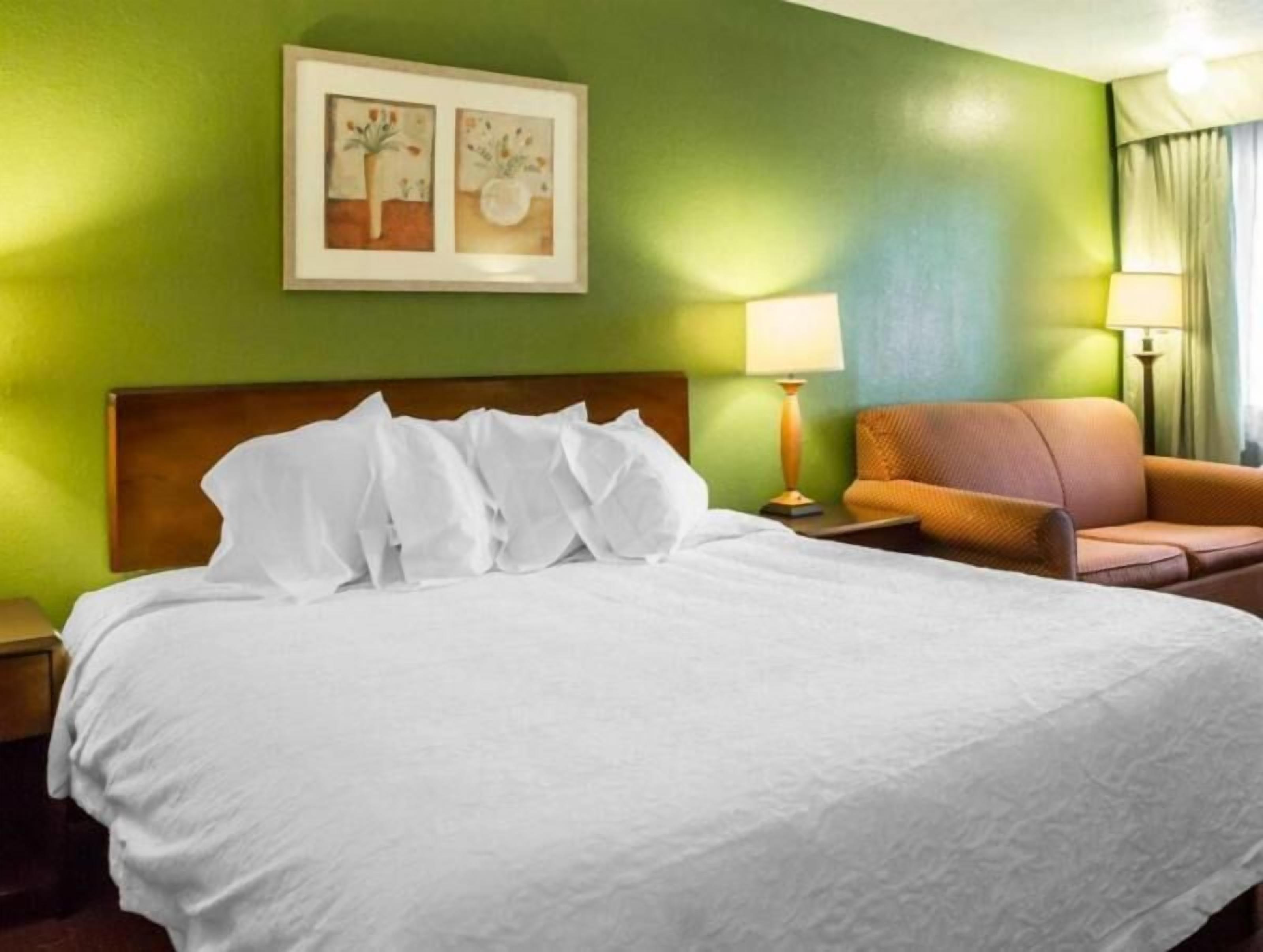 Desk, cribs/infant beds, rollaway beds, free WiFi