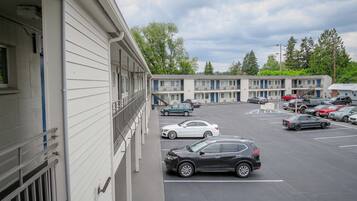 Parkir mandiri gratis