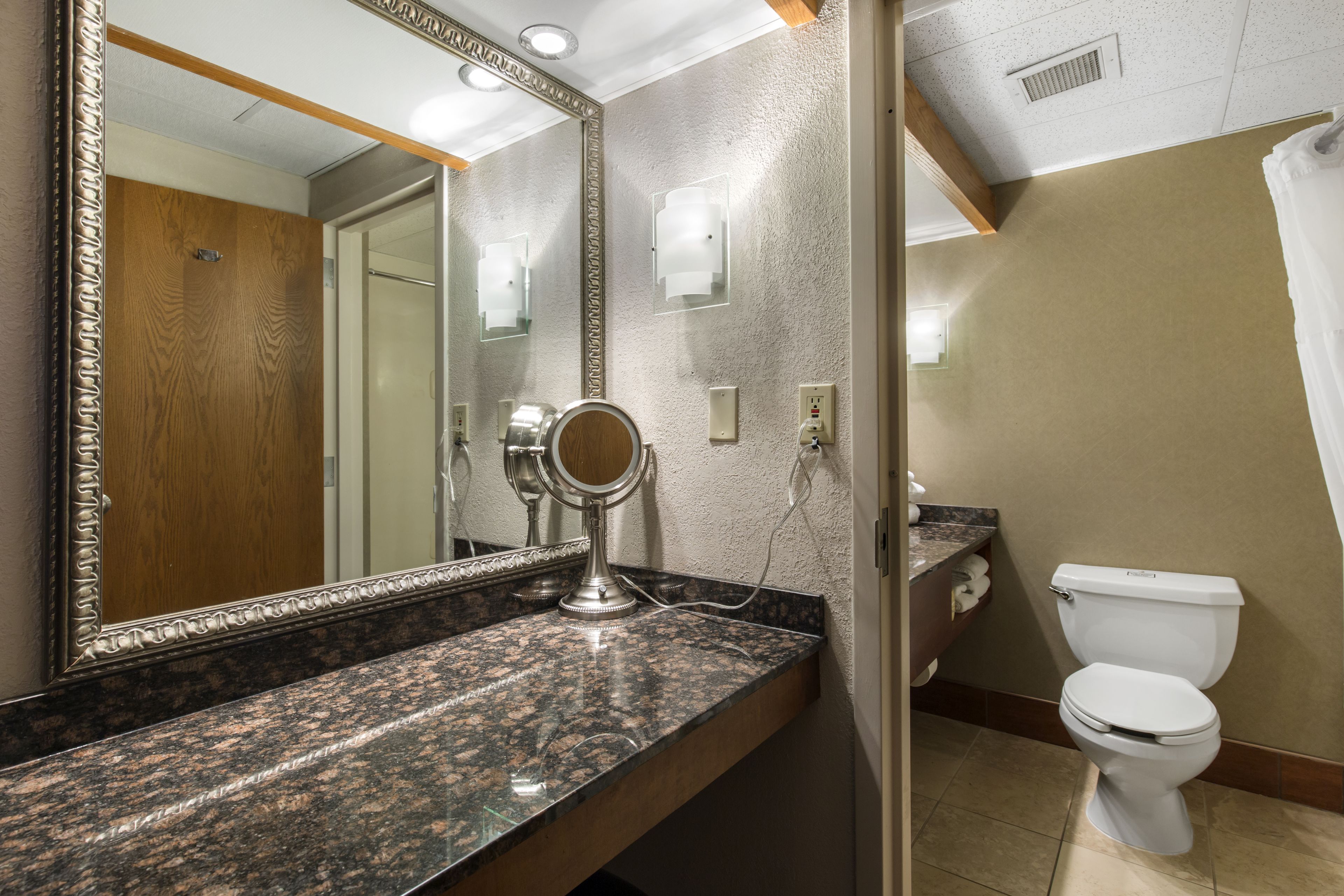 combined shower/bathtub, eco-friendly toiletries, hair dryer, towels