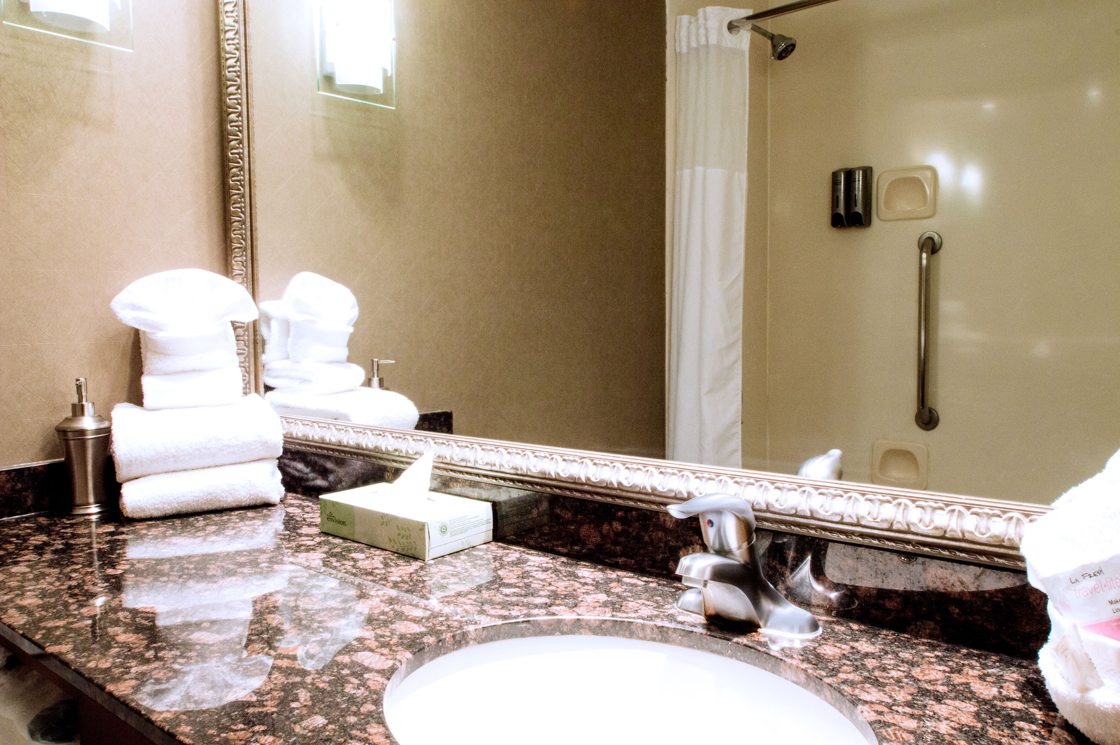 combined shower/bathtub, eco-friendly toiletries, hair dryer, towels